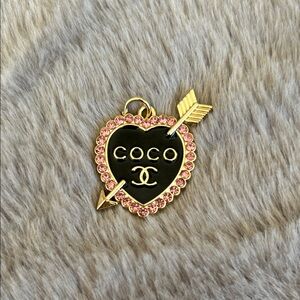 CHANEL Black and Gold Tone Arrow Heart Pendant Pink Zipper Pull Bag Charm
